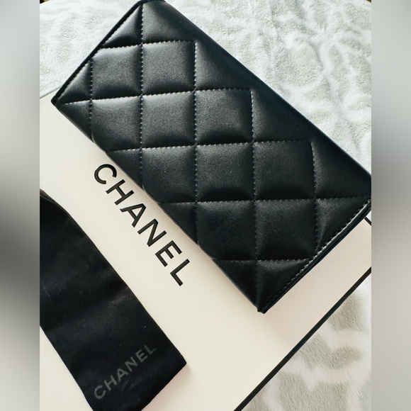 LIKE NEW🖤 CHANEL QUILTED LEATHER BLACK SUNGLASSES CASE - Picture 5 of 11